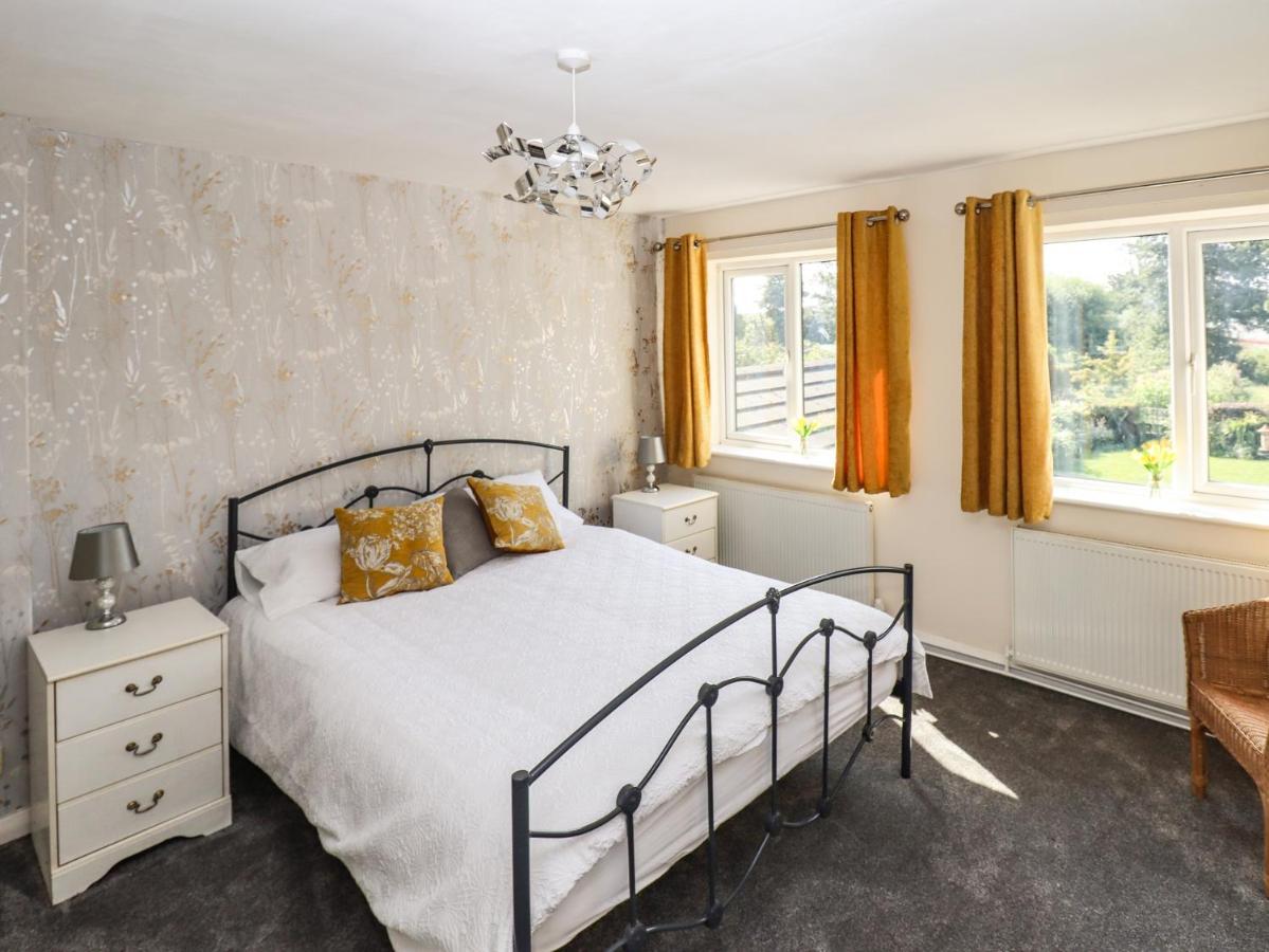 Villa 8 Heatons Bridge Road Ormskirk Exterior foto