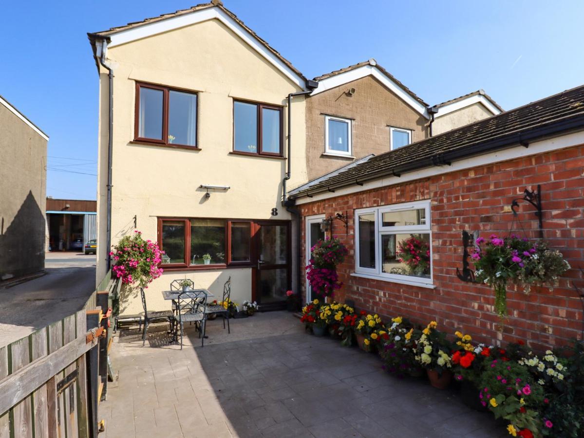 Villa 8 Heatons Bridge Road Ormskirk Exterior foto